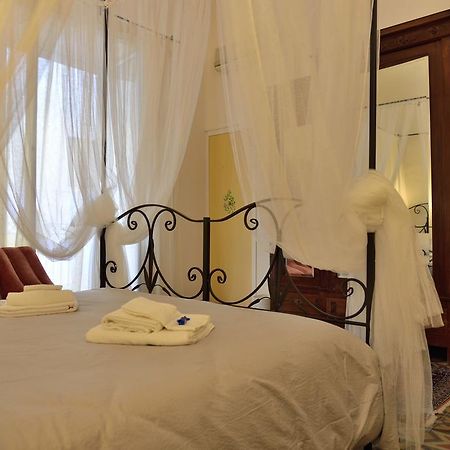 Real Teatro Umberto I Bed and Breakfast Palermo Exteriör bild