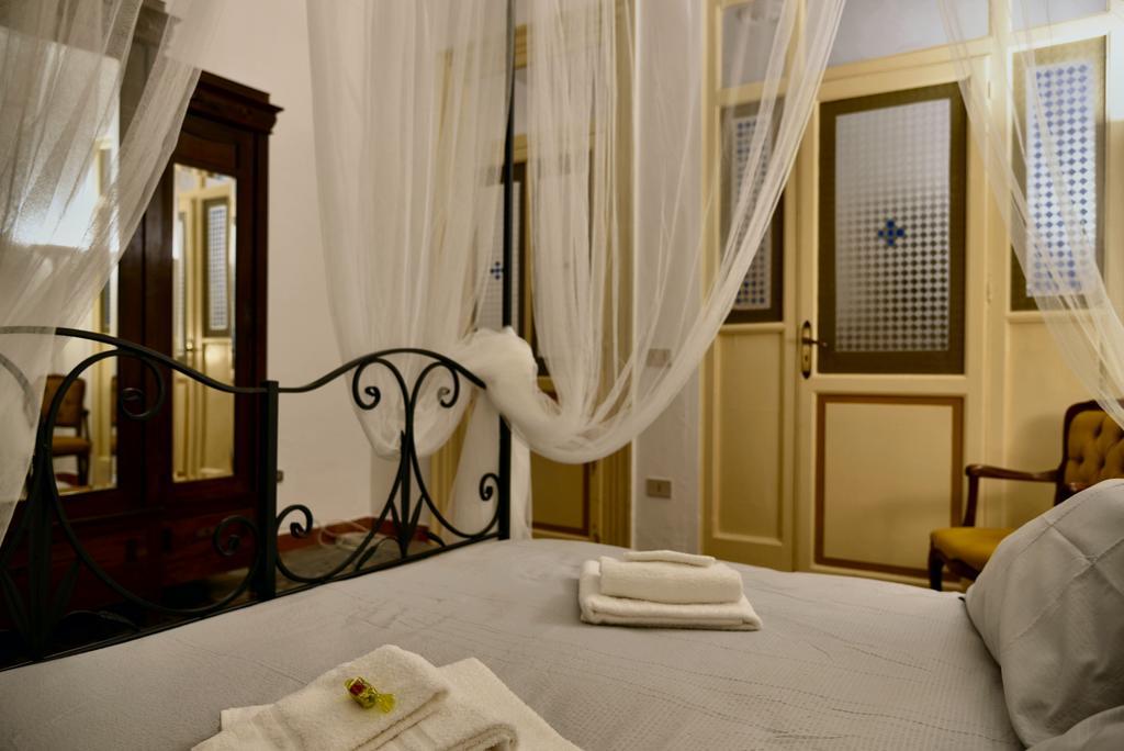 Real Teatro Umberto I Bed and Breakfast Palermo Exteriör bild