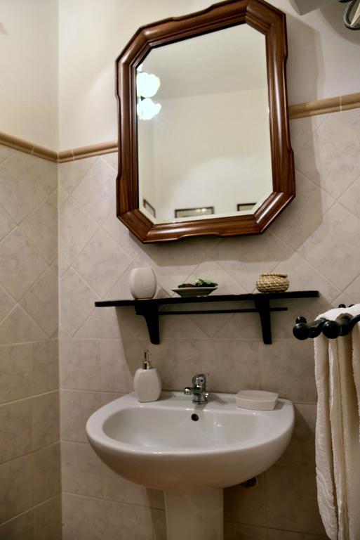 Real Teatro Umberto I Bed and Breakfast Palermo Exteriör bild