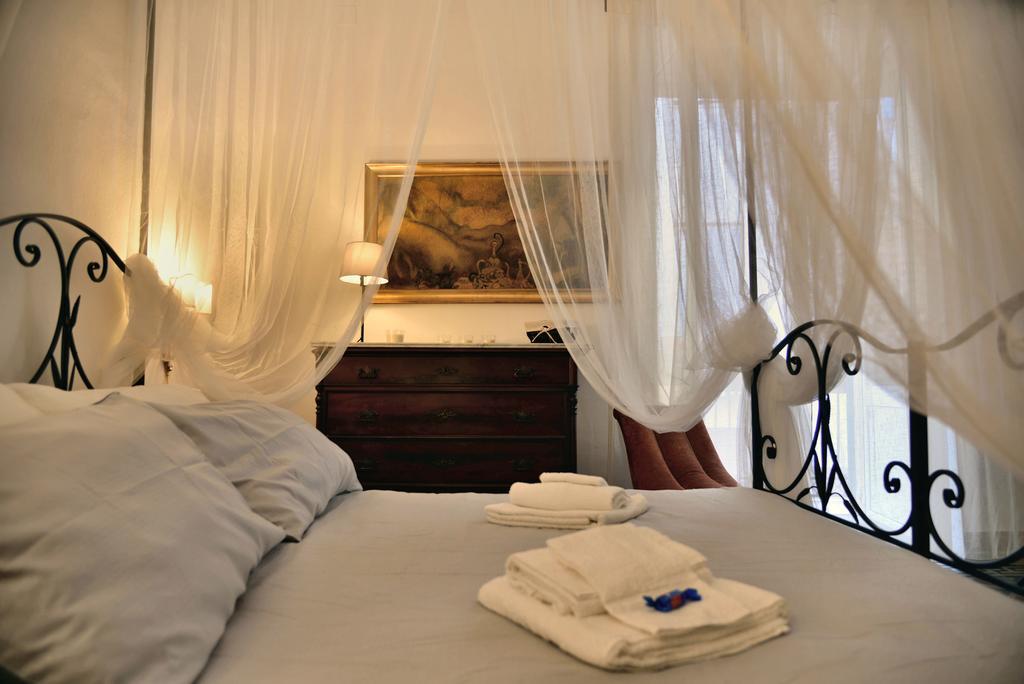 Real Teatro Umberto I Bed and Breakfast Palermo Exteriör bild