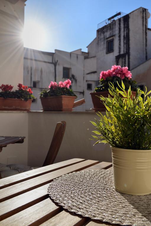 Real Teatro Umberto I Bed and Breakfast Palermo Exteriör bild