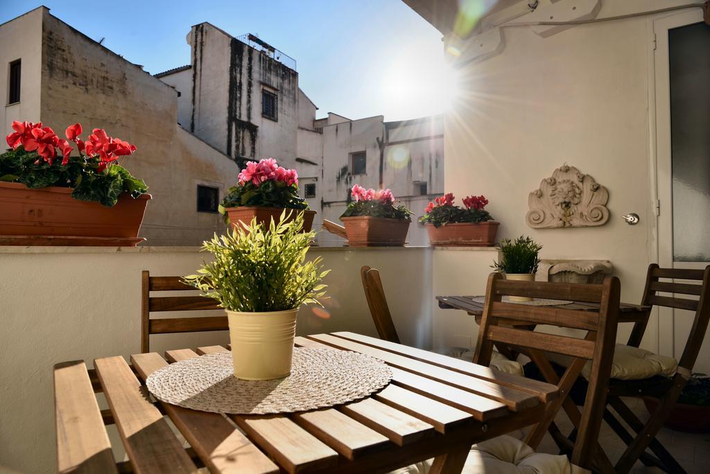 Real Teatro Umberto I Bed and Breakfast Palermo Exteriör bild